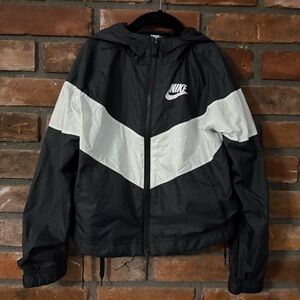 Nike Windbreaker Jacket Black and White Kids Youth M